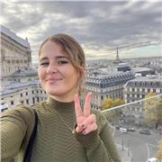 Doy clases de frances, además de inglés, matemáticas, lengua, música, historia... casi todas las asignaturas de educación primaria